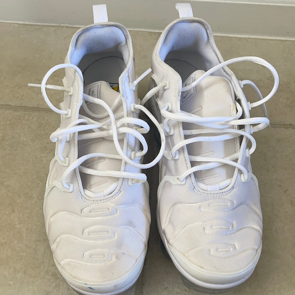 White gentle with Nike sneakers